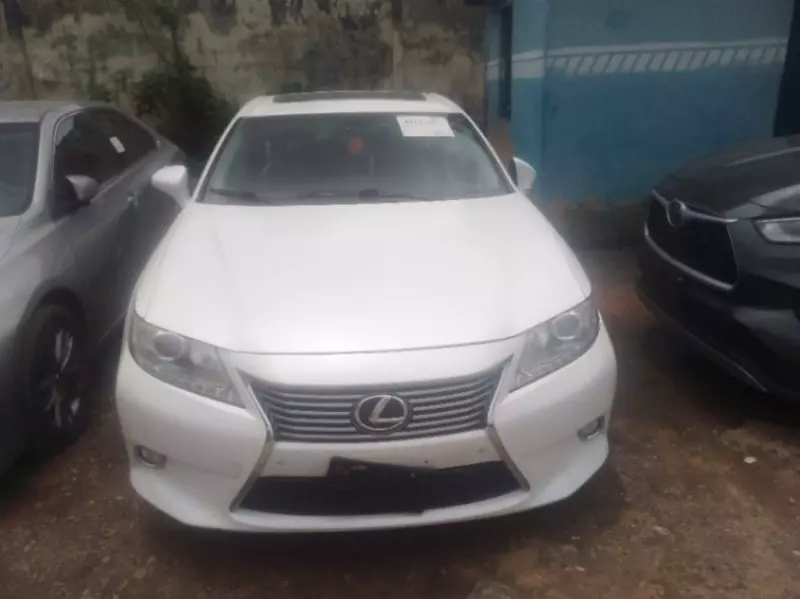 Lexus ES   - 2015