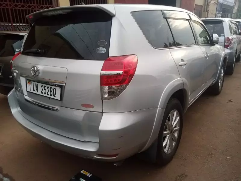 Toyota Vanguard    - 2010