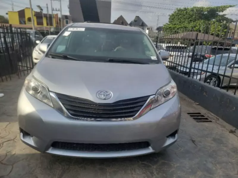 Toyota Sienna   - 2015