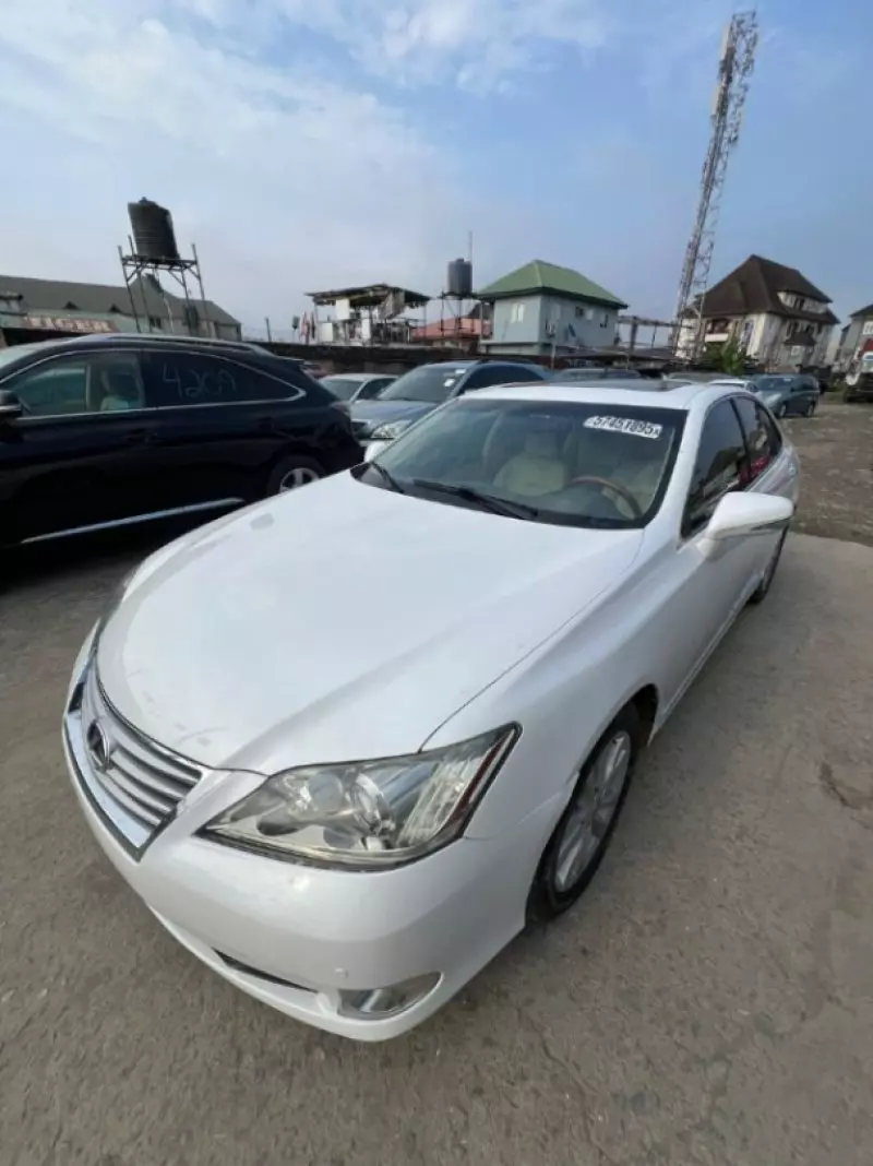 Lexus ES 350   - 2011