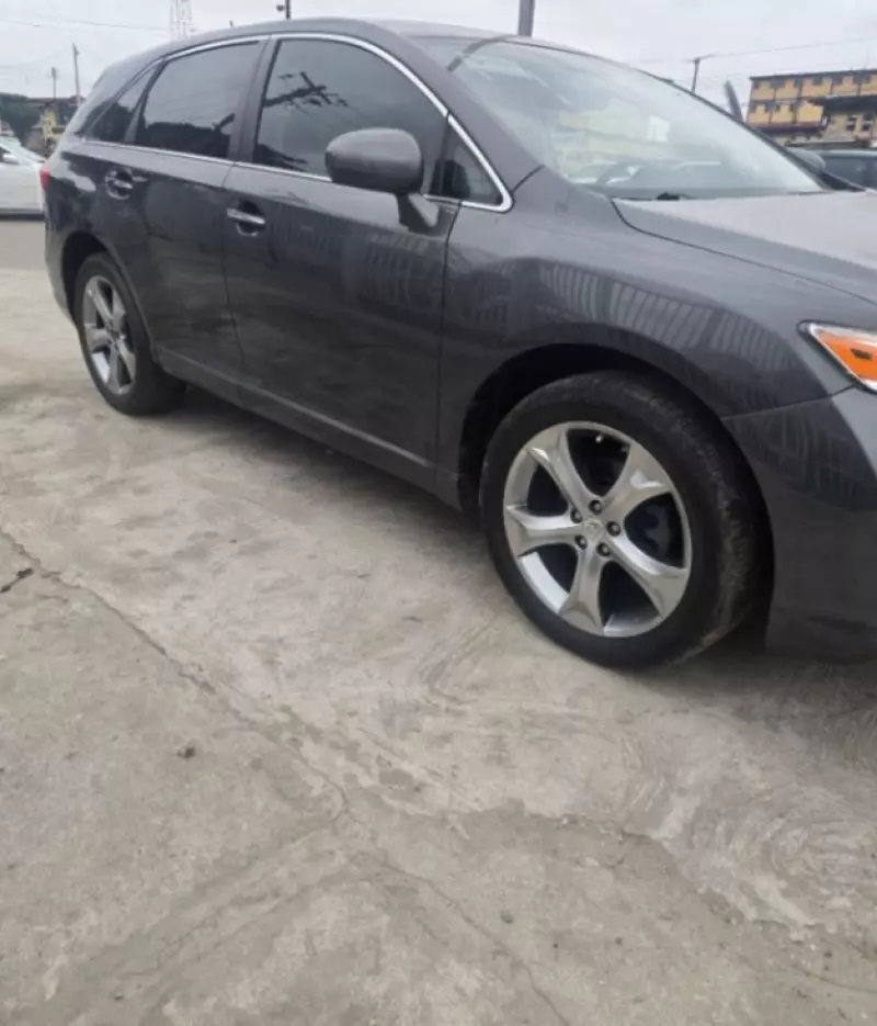 TOYOTA Venza   - 2011