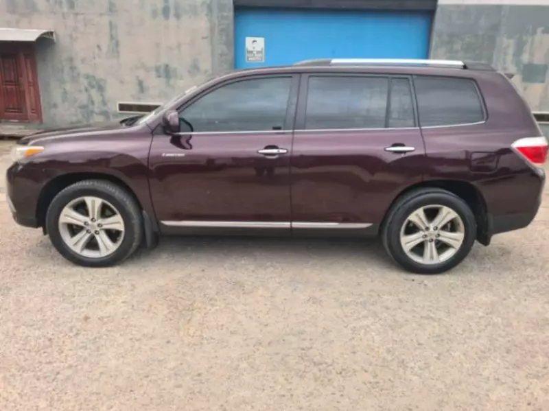 Toyota Highlander   - 2013