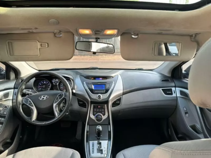 Hyundai Elantra   - 2013
