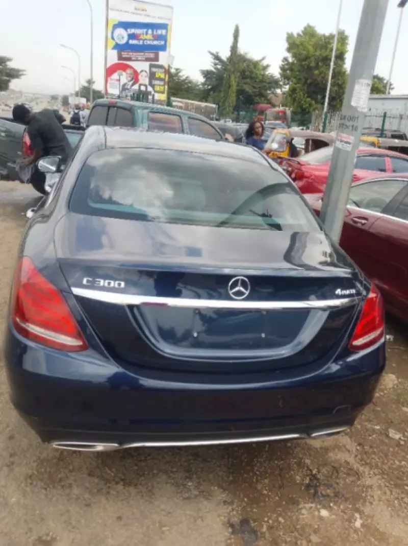 Mercedes-Benz C-class   - 2015