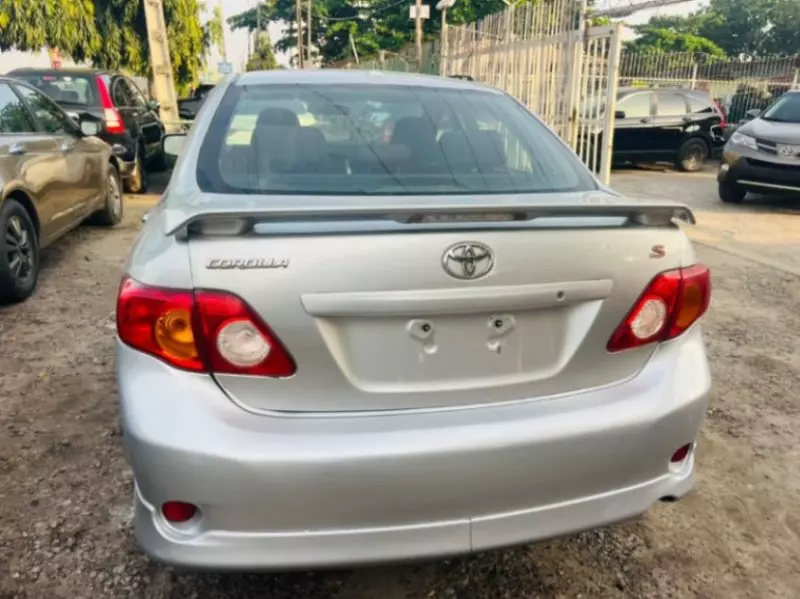 TOYOTA corolla   - 2009
