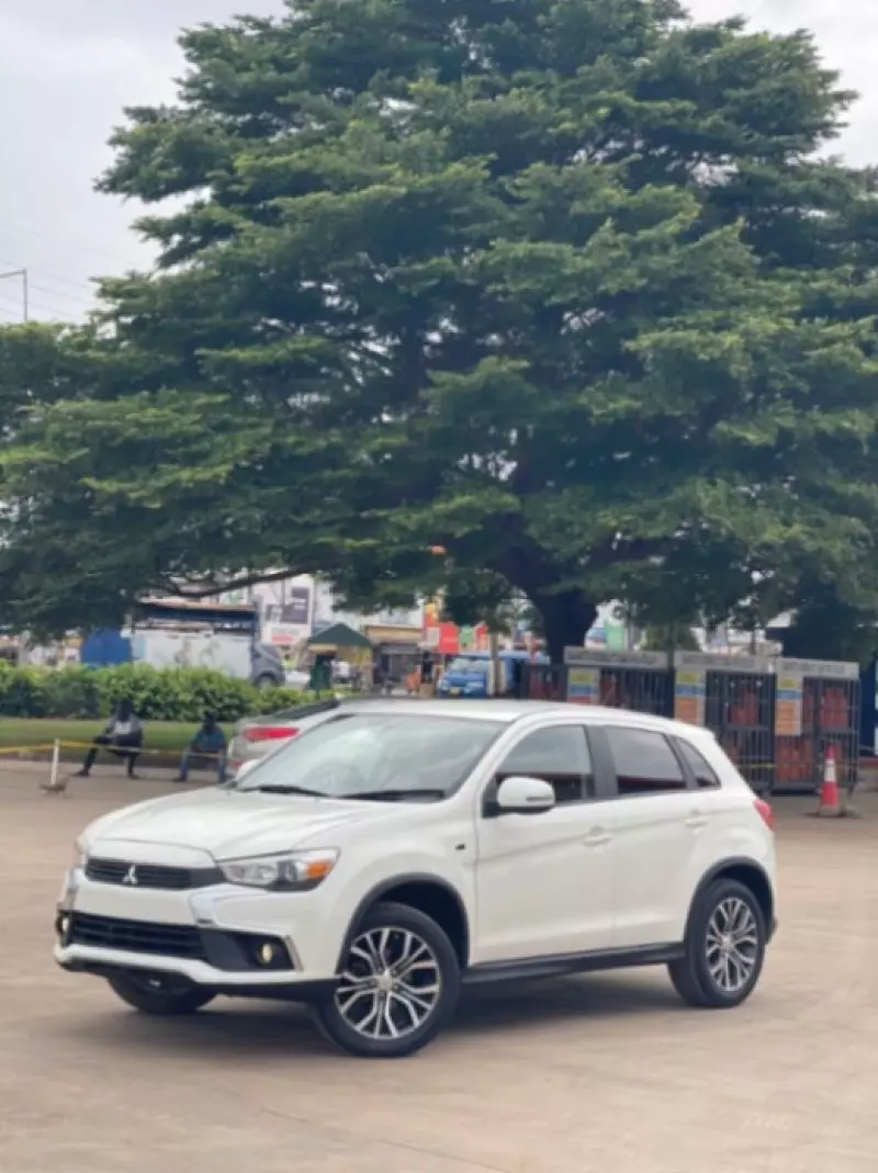 Mitsubishi OUTLANDER   - 2016