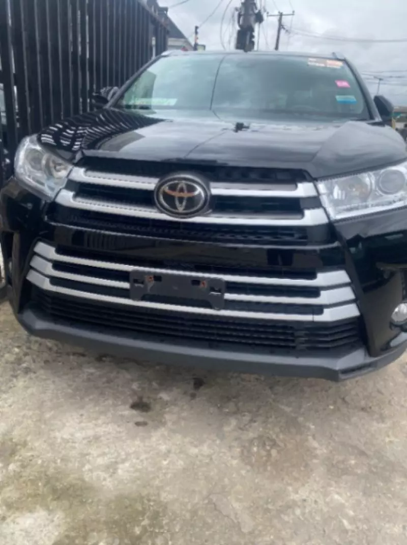Toyota Highlander   - 2017