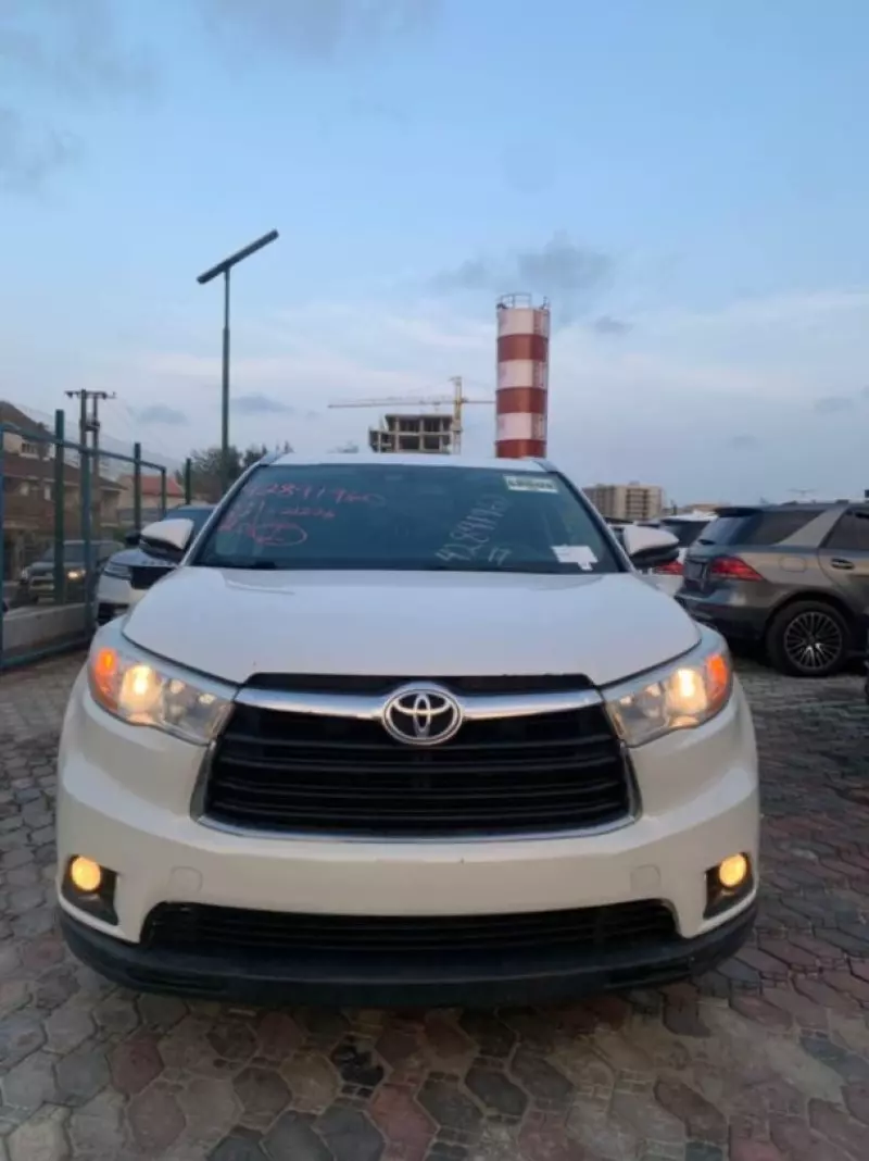 Toyota Highlander   - 2014