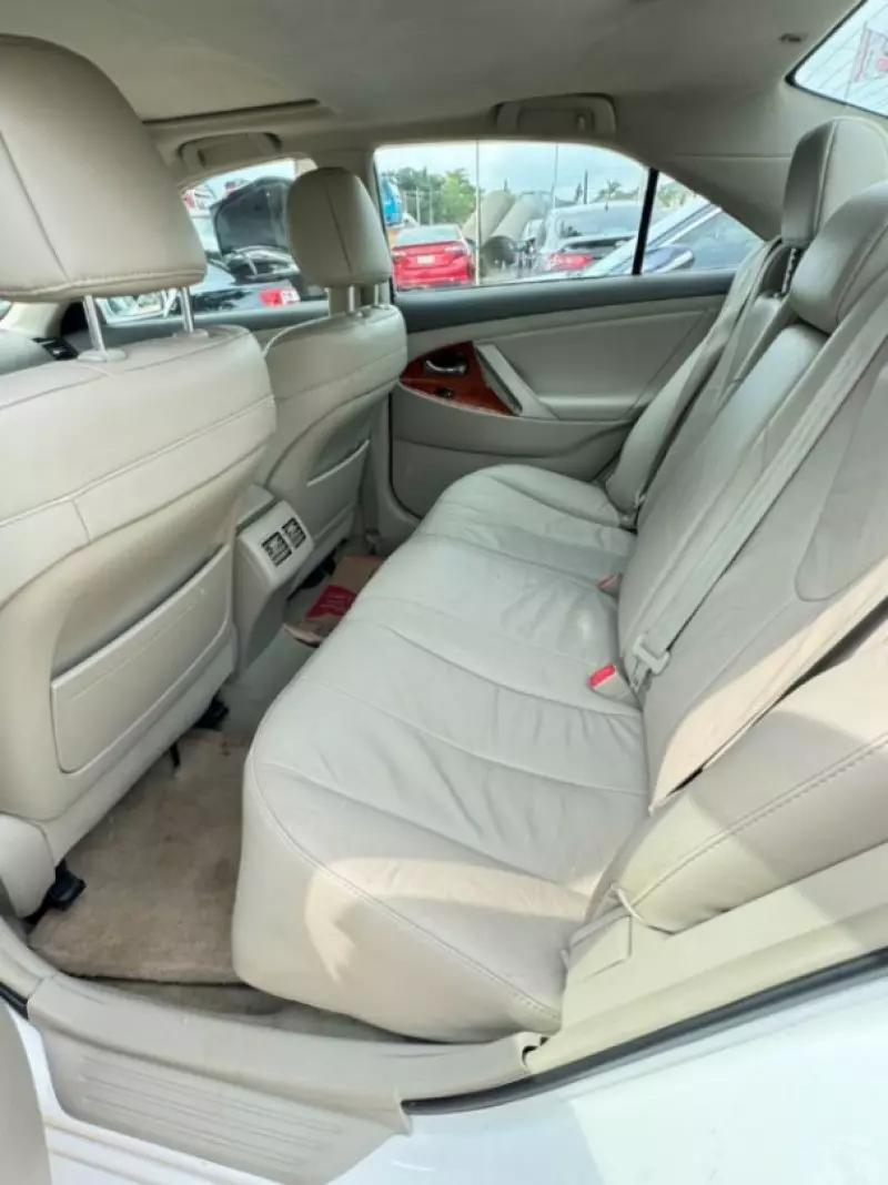 TOYOTA Camry   - 2010