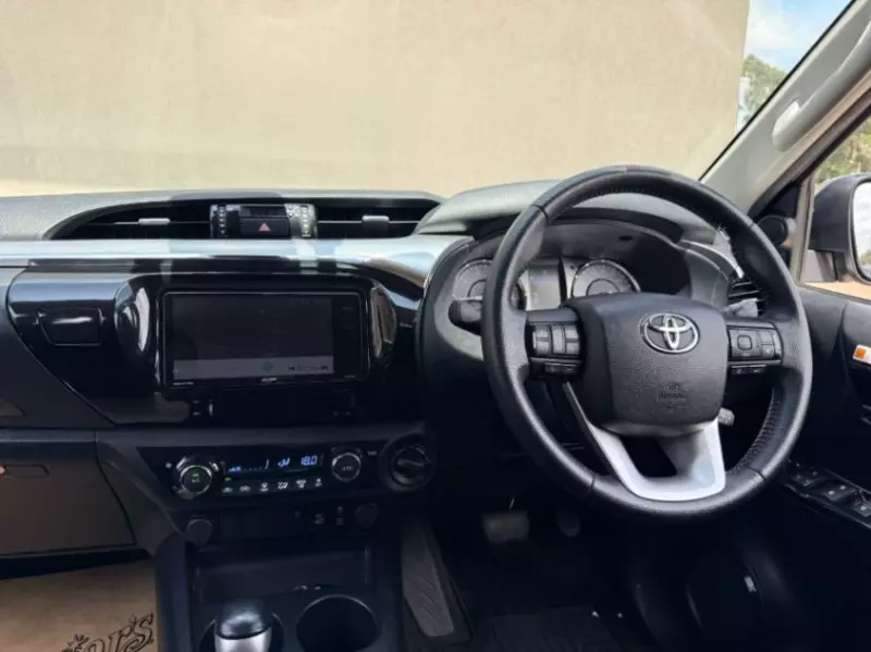 Toyota Hilux   - 2020