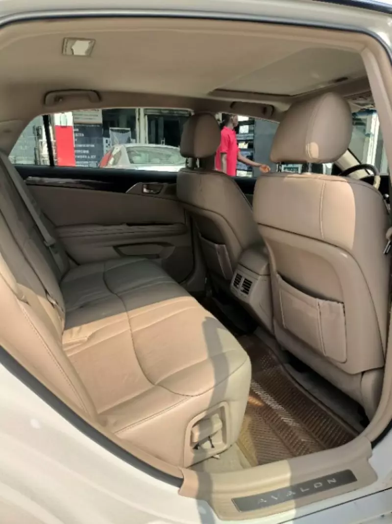 Toyota Avalon - 2008