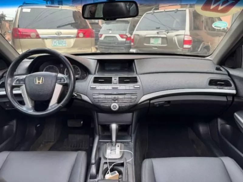 Honda Accord - 2010
