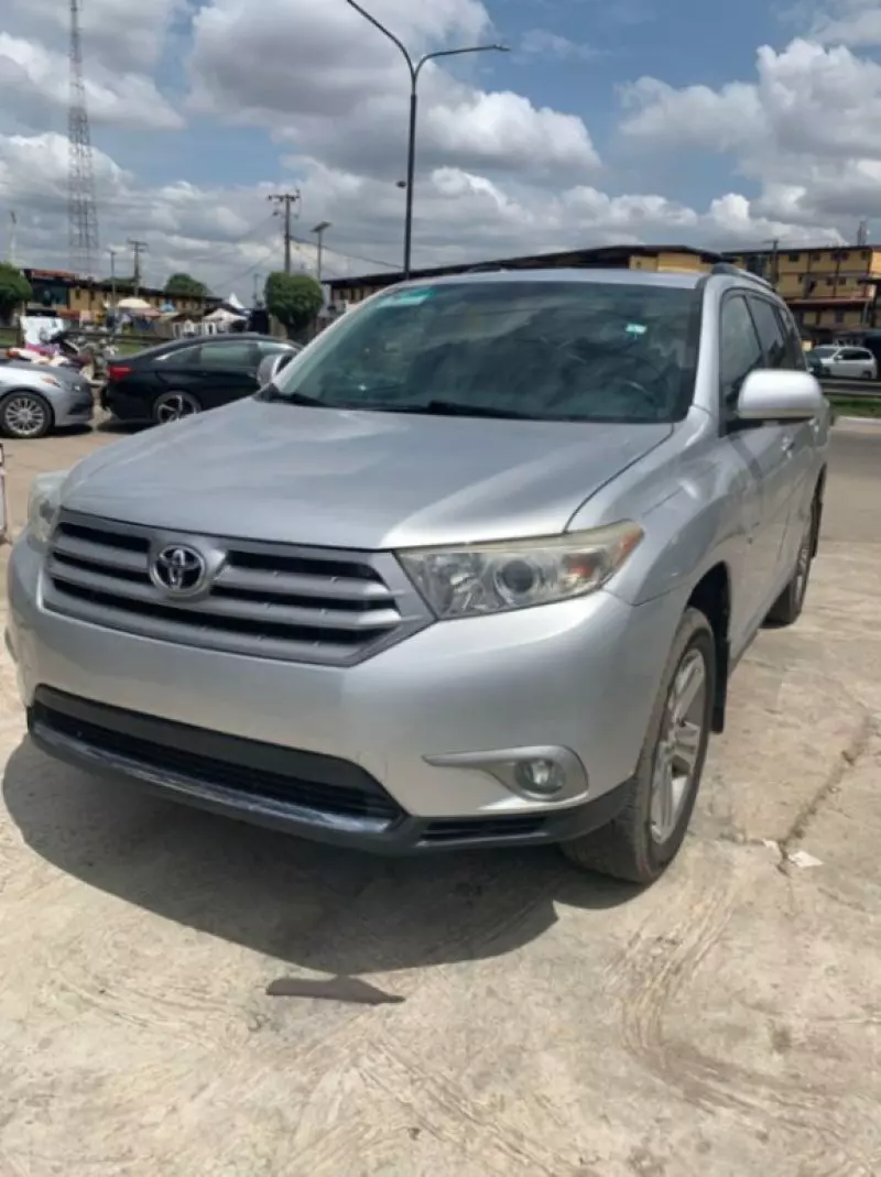 Toyota Highlander   - 2013
