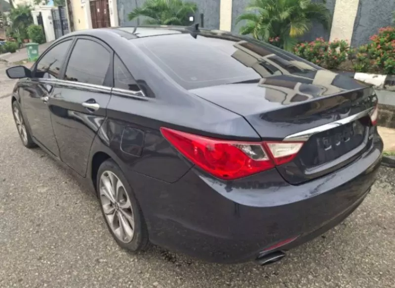Hyundai Sonata   - 2013