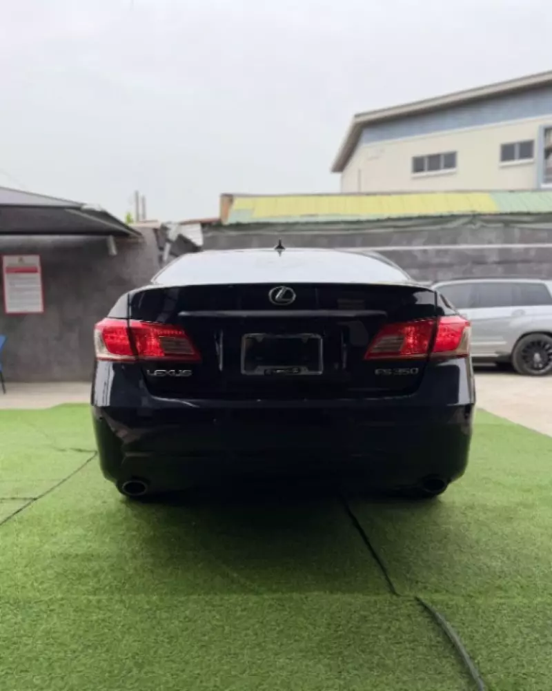 Lexus ES 350   - 2011