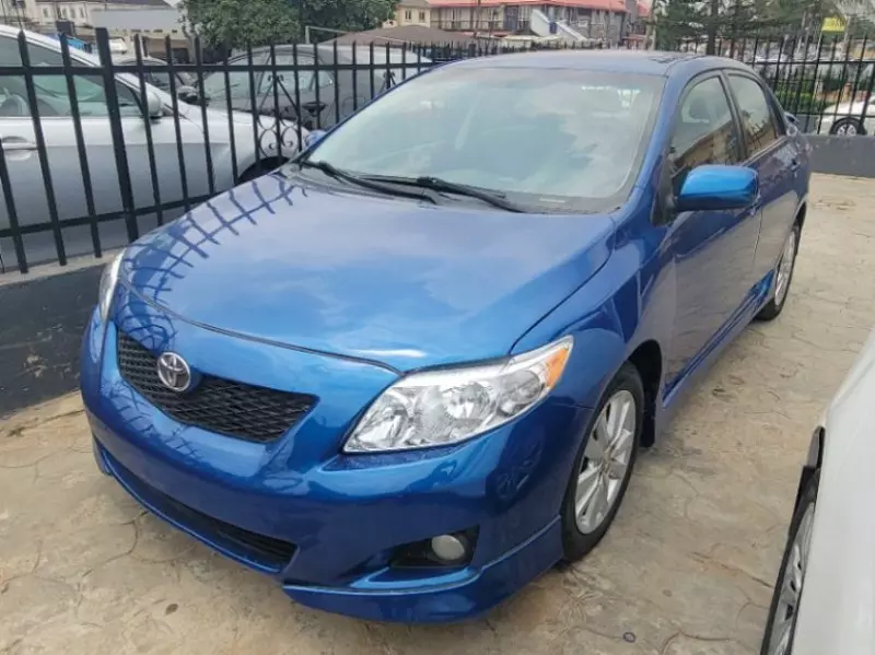 Toyota Corolla   - 2010