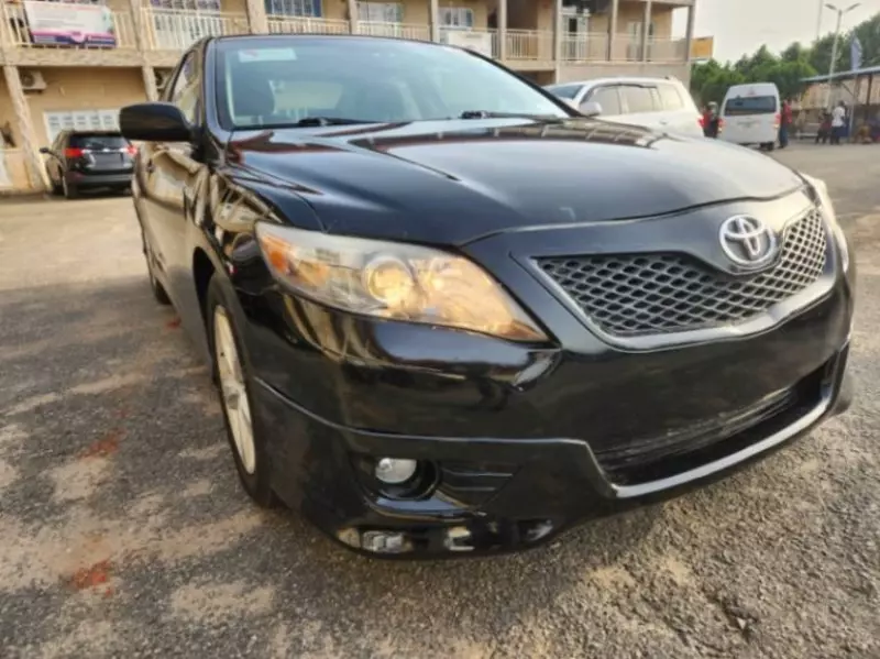 Toyota Camry   - 2011