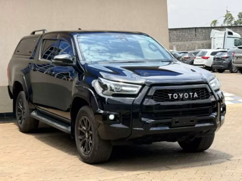 Toyota Hilux   - 2022