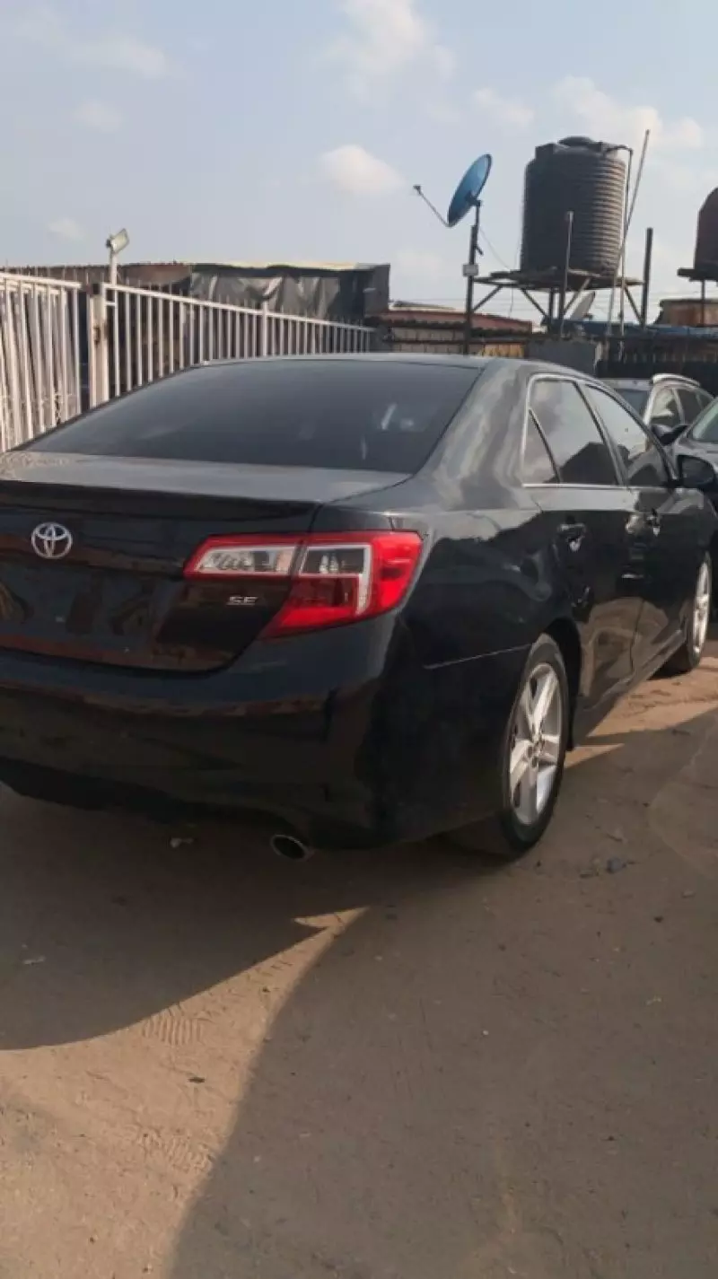 Toyota Camry   - 2014