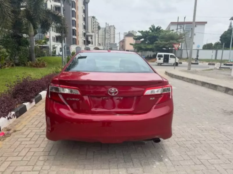 Toyota Camry   - 2014