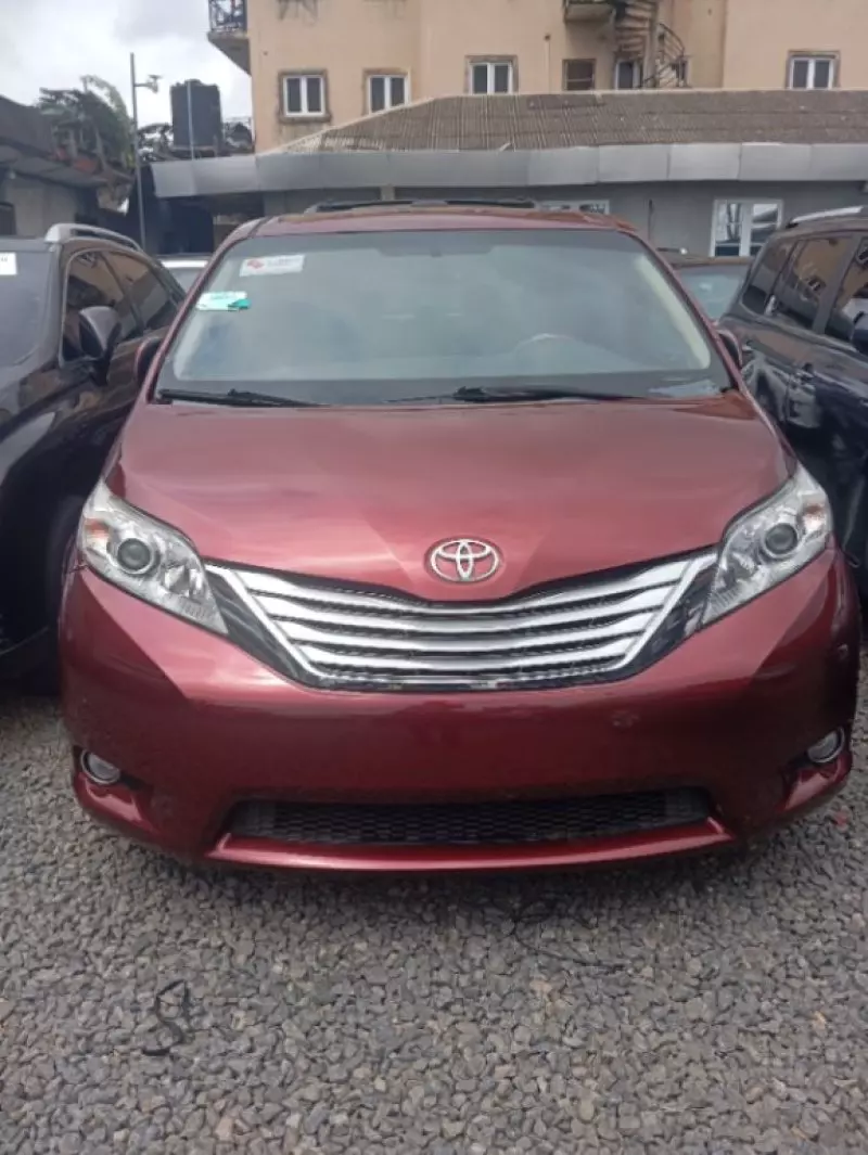 TOYOTA Sienna - 2014