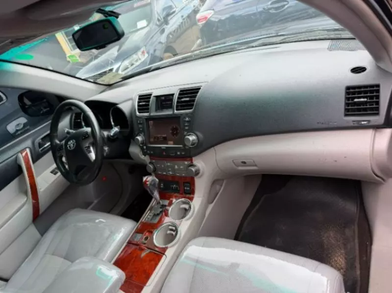 TOYOTA Highlander   - 2011