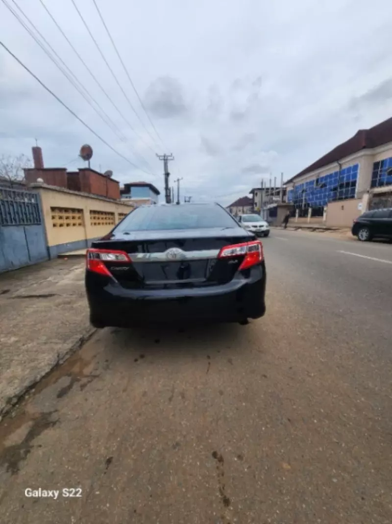 Toyota Camry   - 2014