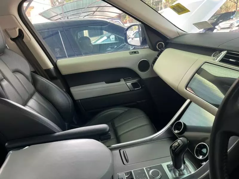 Land Rover Range Rover Sport   - 2016