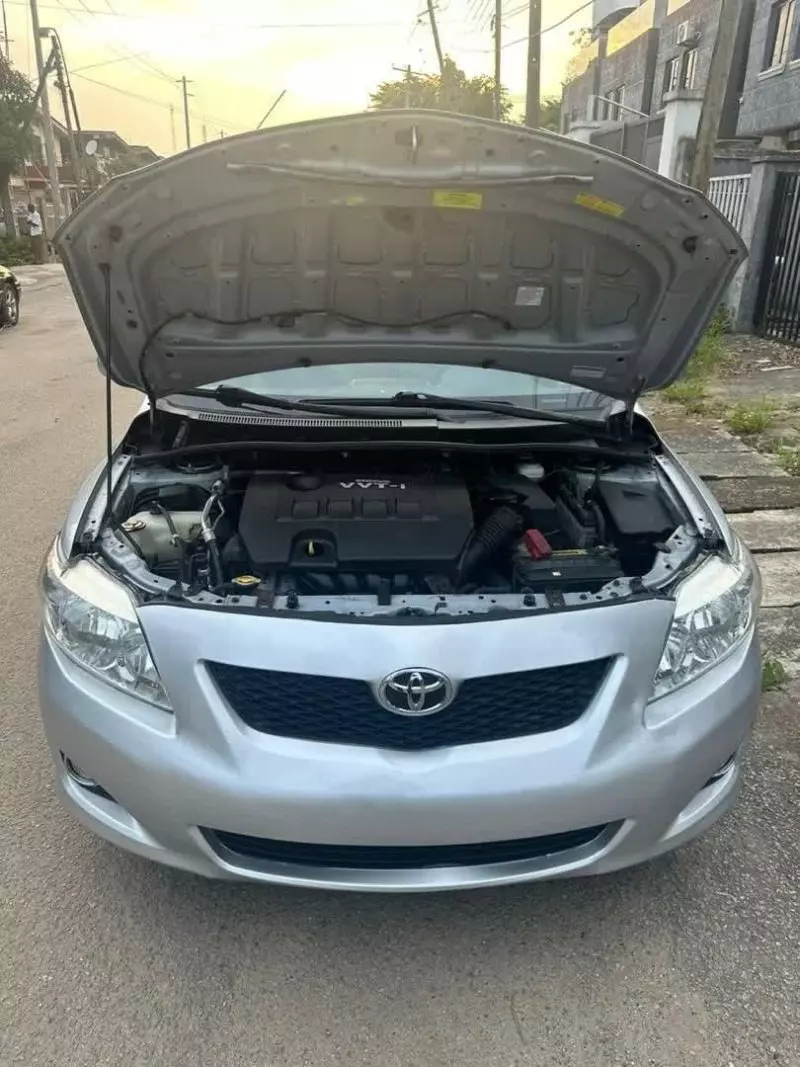 Toyota Corolla   - 2009