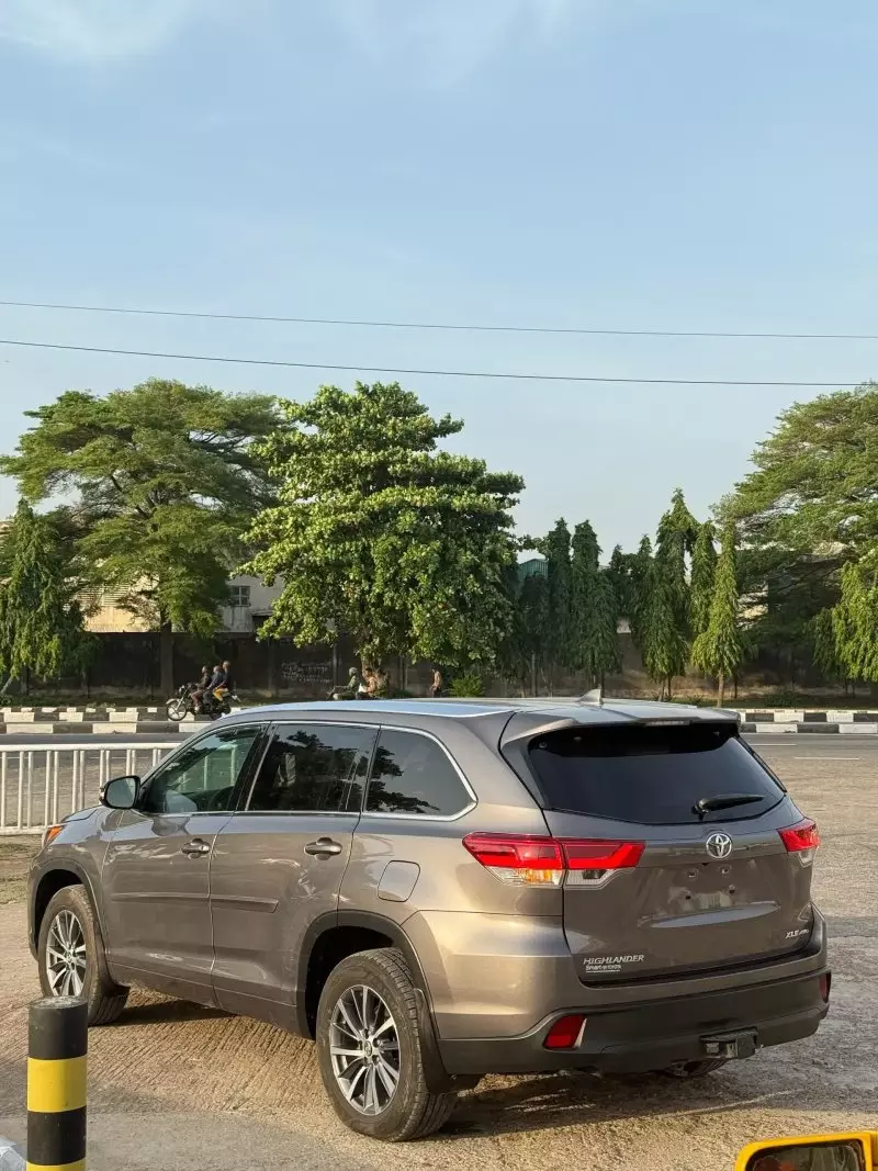 Toyota Highlander   - 2017