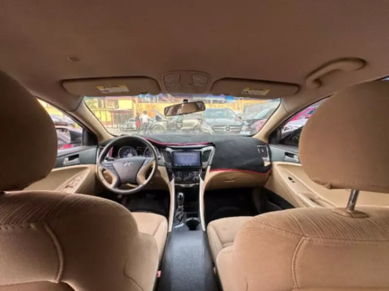 Hyundai Sonata   - 2011