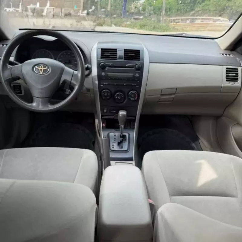 Toyota Corolla   - 2009