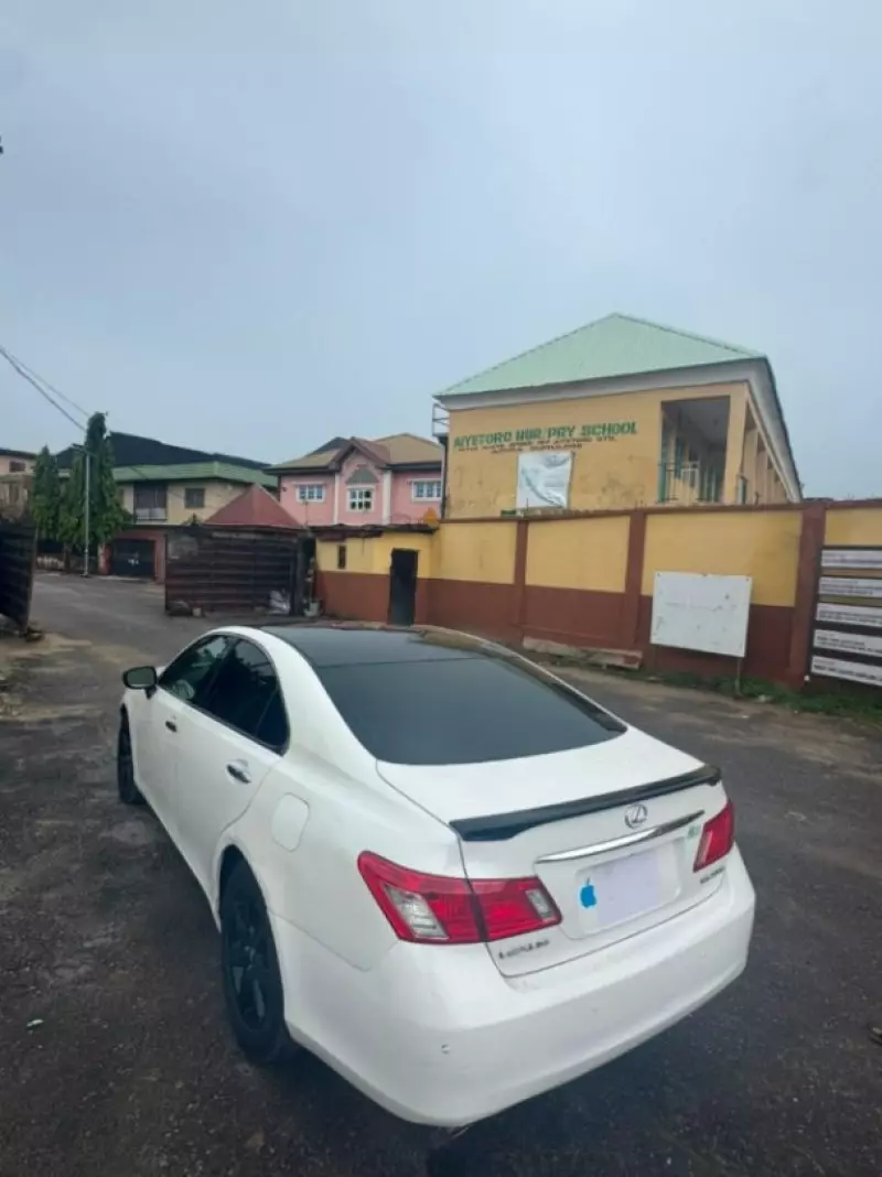 Lexus ES   - 2009