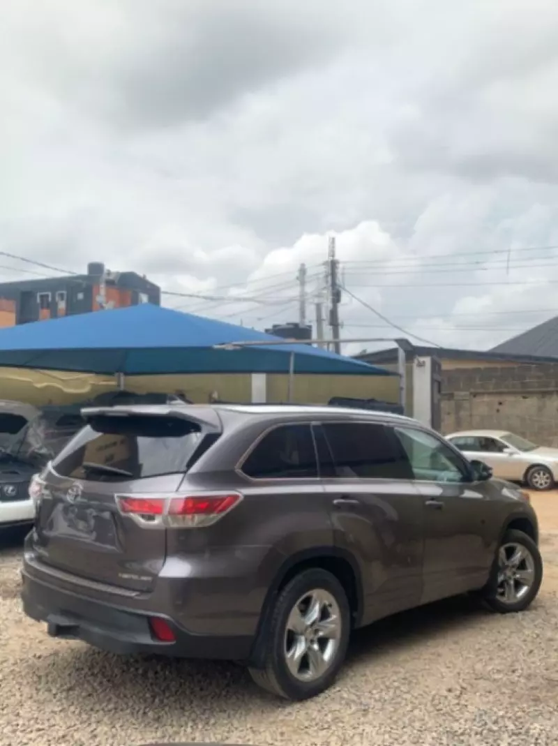 Toyota Highlander   - 2015
