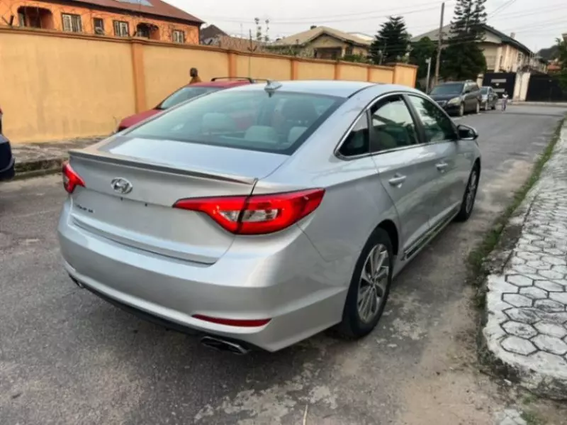 Hyundai Sonata   - 2015