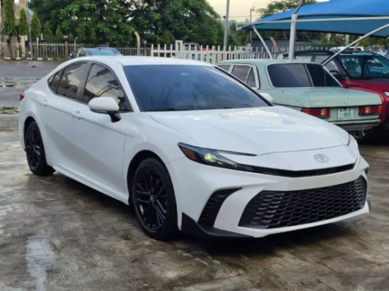 TOYOTA Camry   - 2025