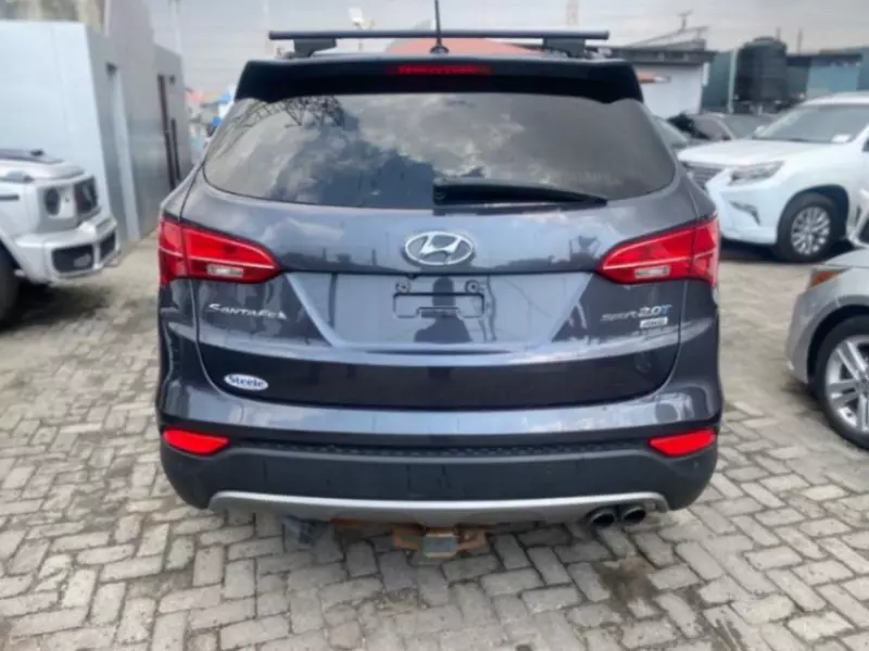 Hyundai Santa Fe   - 2015