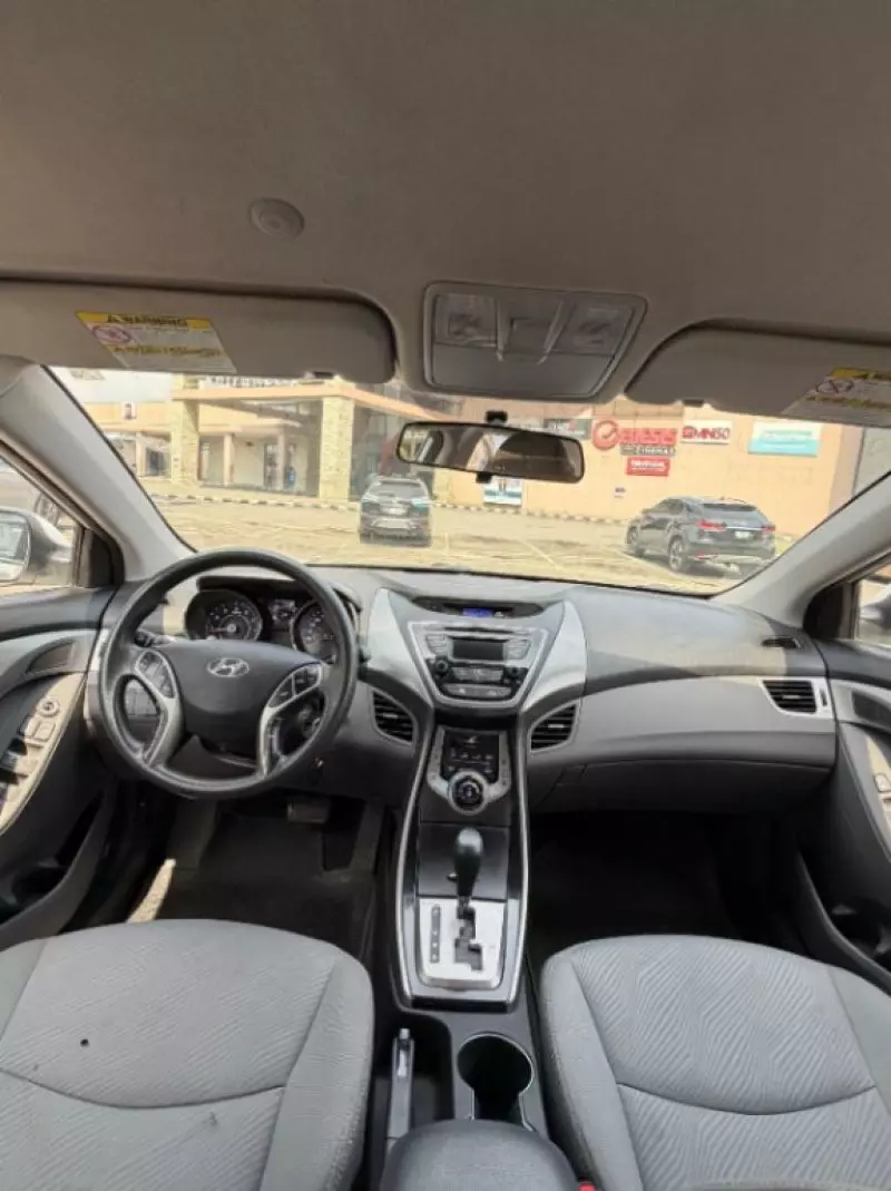 Hyundai Elantra   - 2013