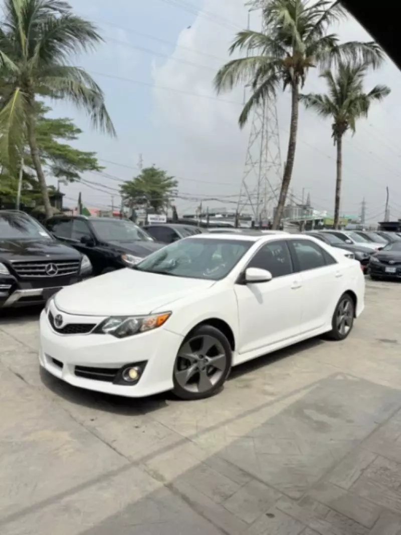 Toyota Camry   - 2012
