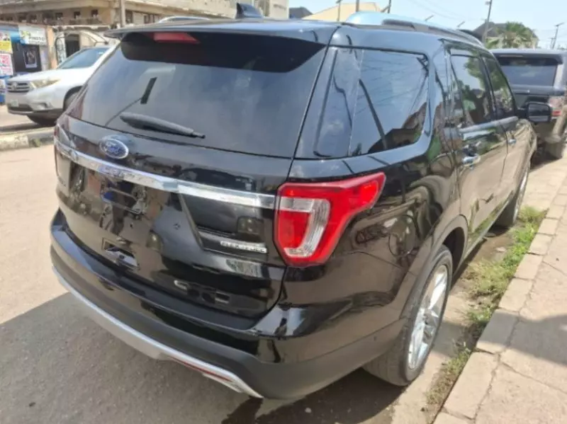 Ford Explorer   - 2016