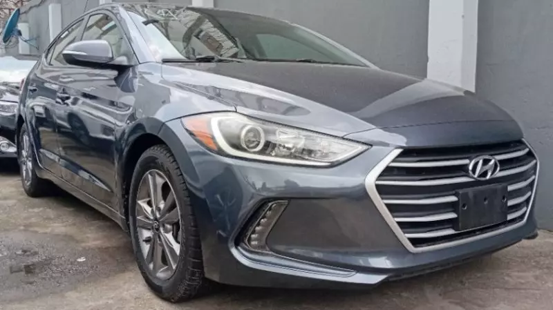 Hyundai Elantra   - 2018