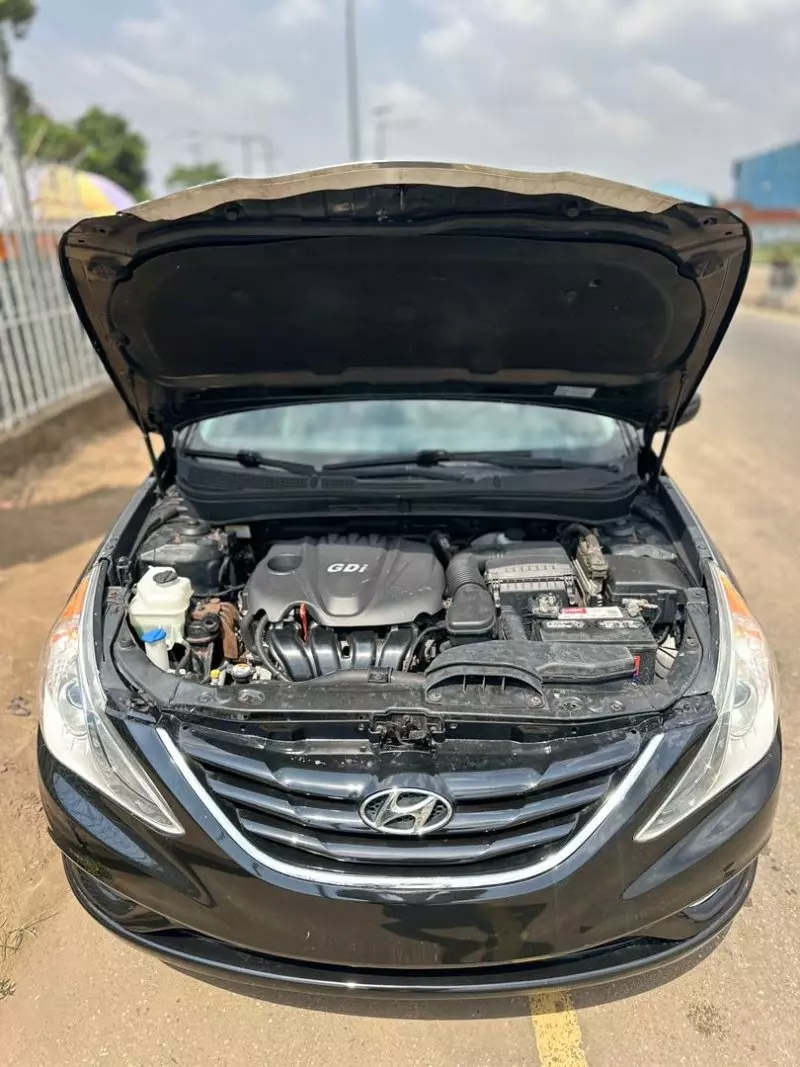 Hyundai Sonata   - 2013
