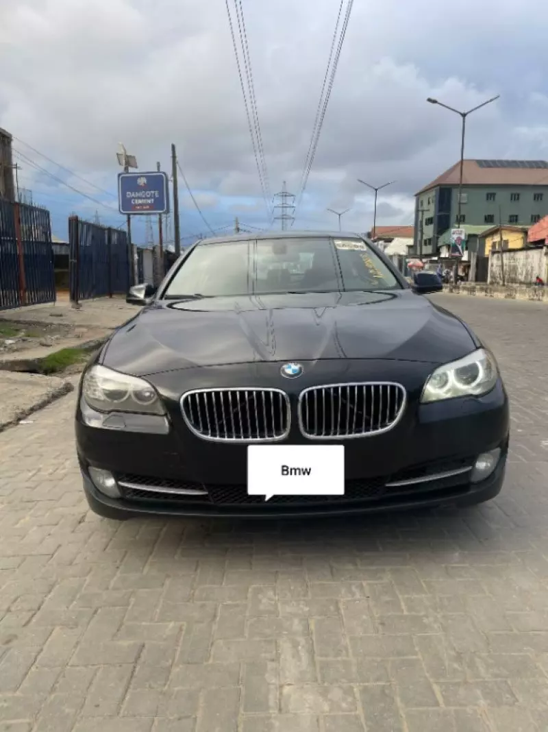 BMW 528xi   - 2012