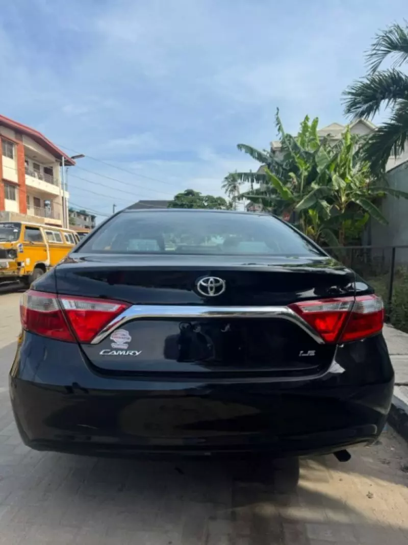 Toyota Camry   - 2016