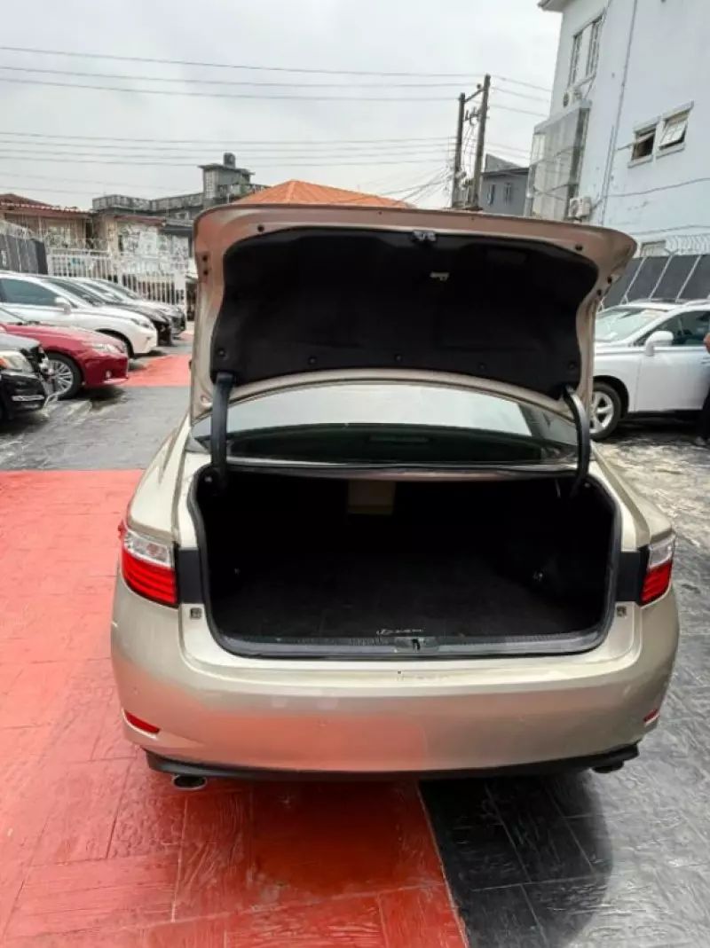 Lexus ES   - 2014