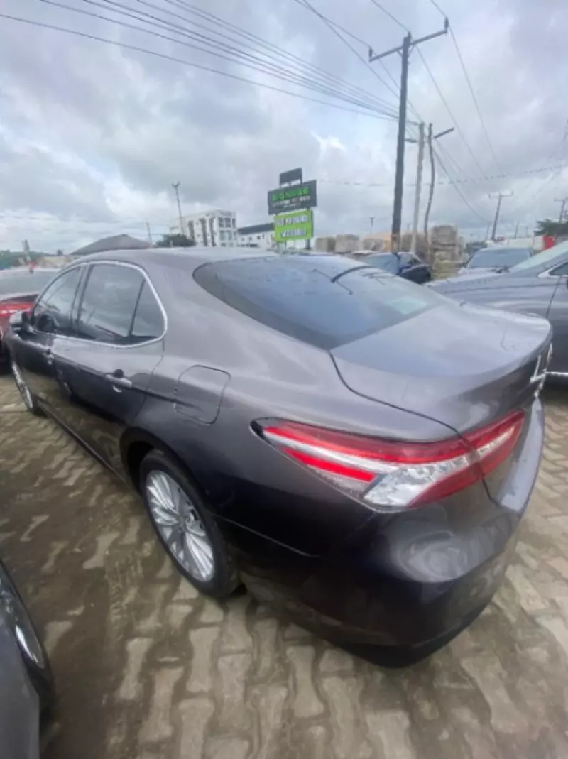 Toyota Camry   - 2018