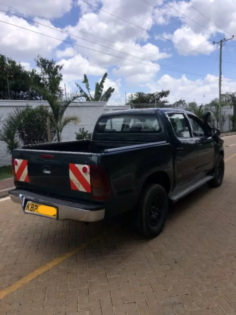 Toyota Hilux   - 2005
