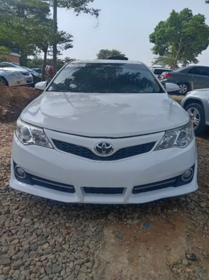 Toyota Camry   - 2012