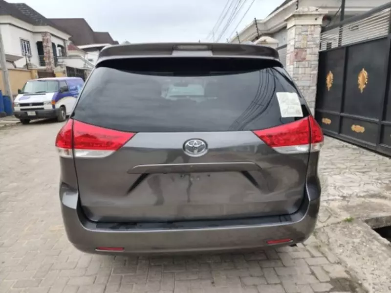 Toyota Sienna   - 2012