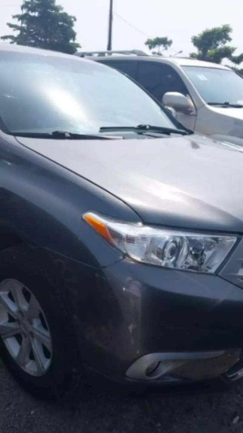 Toyota Highlander   - 2012